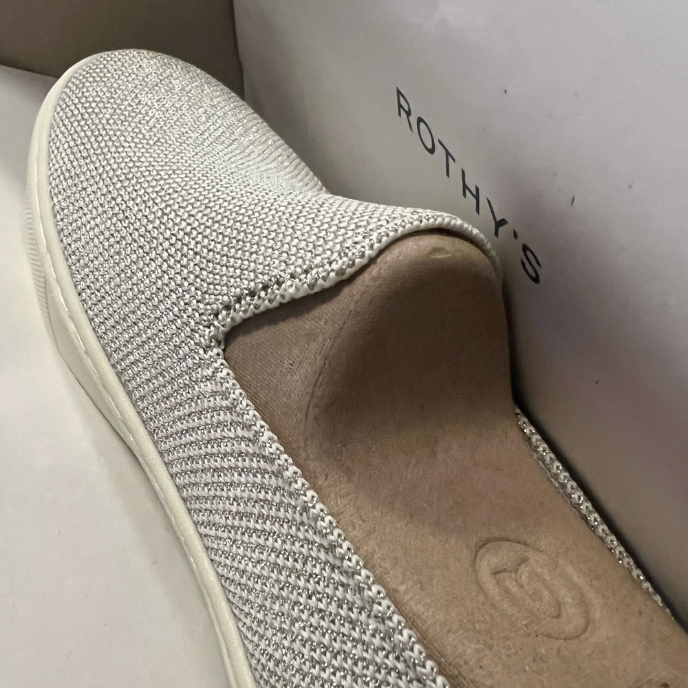 *NWT* Rothy's Flats/Loafers - Size 7